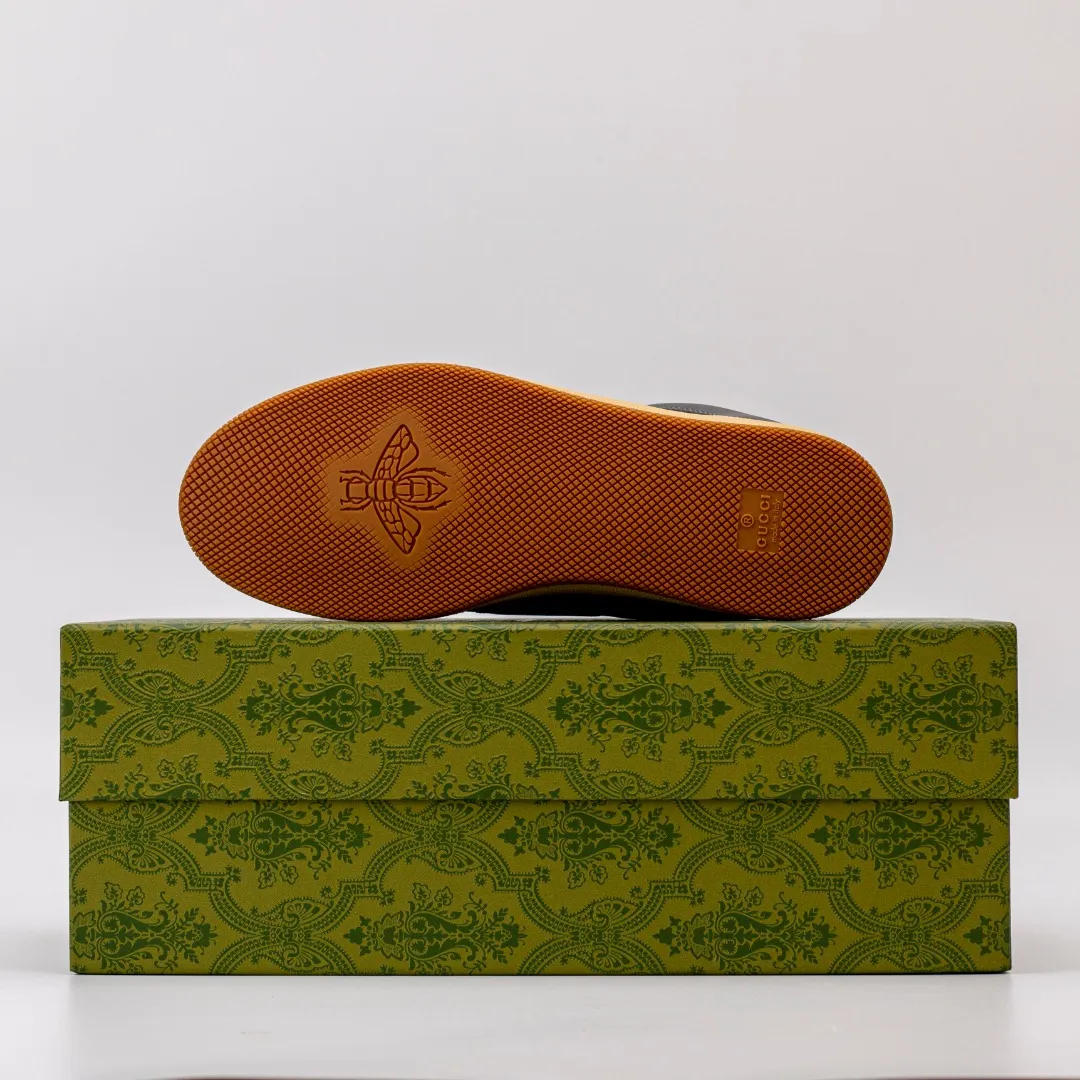Factory price 580 [Higher version] GUCCI casual sports distressed small dirty shoes, polished cowhide fabric, hand-made distressed effect!  Original terry cloth, delicate, soft, comfortable and breathable. Privately molded steel-stamped two-color original TPU outsole (lower layer is wider, upper layer is narrower) to differentiate the wrong version of the outsole in the market. Fabric, material, outsole, detail comparison SIZE: 34-41, 38-45 regular size (women's 34, 41, men's 38, 45 customized, non-returnable and non-exchangeable) (women's colors and men's models need to be customized)